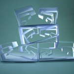 Przestrzenne figury w kształcie prostokątów ustawione na sobie. Wykonane z papieru pozaginane. Umieszczone na seledynowym tle z efektem światła. Kliknięcie w miniaturkę obrazka spowoduje wyświetlenie powiększonego zdjęcia.