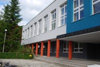 Budynek ZSP w Lublinie w 2010 roku. Widok od frontu. Kliknięcie w miniaturkę obrazka spowoduje wyświetlenie powiększonego zdjęcia.