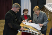 Od lewej: Krzysztof Dąbek i Alina Tkaczyk - dyrekcja ZSP w Lublinie; Jolanta Augustyniak