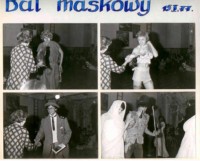 Uczniowie w przebraniach podczas balu maskowego 15.01.1977 r. w PLSP przy ulicy Grodzkiej 32/34 na Starym Mieście. Kliknięcie w miniaturkę obrazka spowoduje wyświetlenie powiększonego zdjęcia.