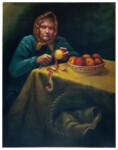 Stara kobieta obiera jabłko siedząc przy stole, na którym znajduje się koszyk z jabłkami. Kliknięcie w miniaturkę obrazka spowoduje wyświetlenie powiększonego zdjęcia.