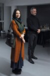 Anna Chmielnik i dyr Krzysztof Dąbek stoją w galerii. Kliknięcie w miniaturkę obrazka spowoduje wyświetlenie powiększonego zdjęcia.